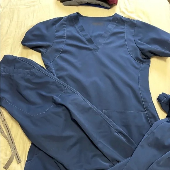 Assorted XS Scrubs - Picture 5 of 8